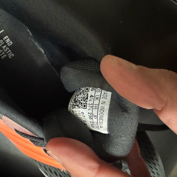 NWOT Black Pink Orange Adidas Bounce Athletic Sneakers tried in house only once. - Picture 6 of 7